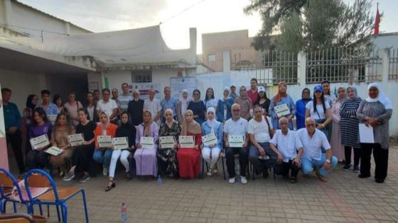 جمعية مبادرات مواطنة للتنمية والديمقراطية توزع شواهد على منخرطيها